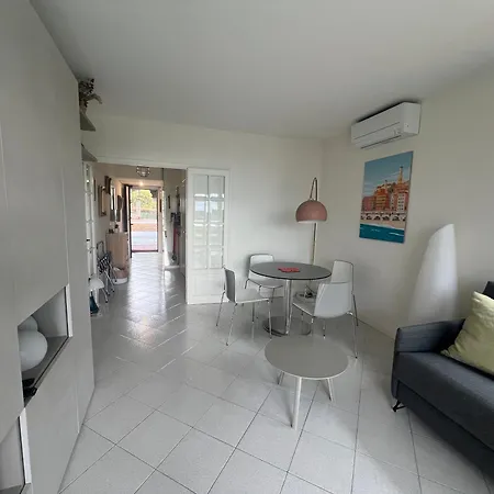 Le Pamela Face A La Appartement *