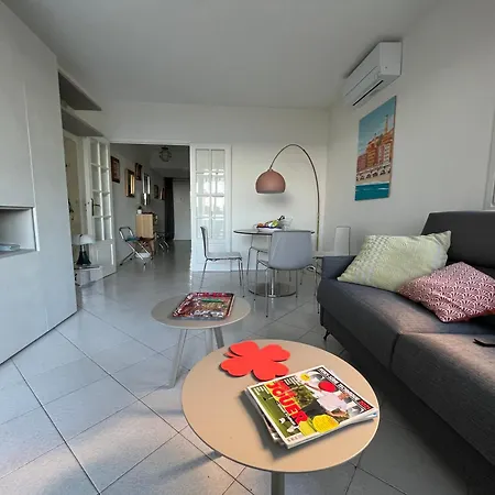 Le Pamela Face A La Daire Menton