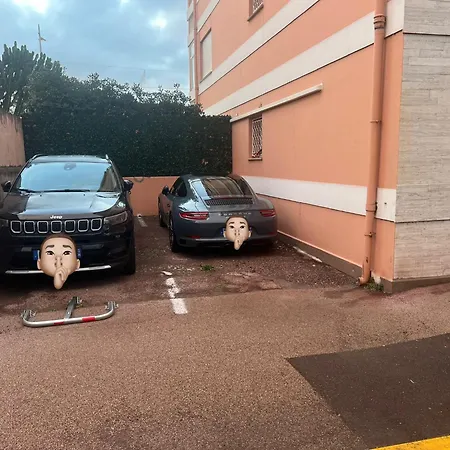 Le Pamela Face A La Menton