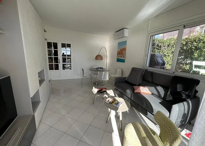 Le Pamela Face A La マントン