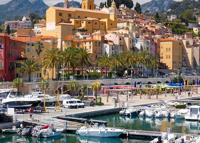 Le Pamela Face A La Menton