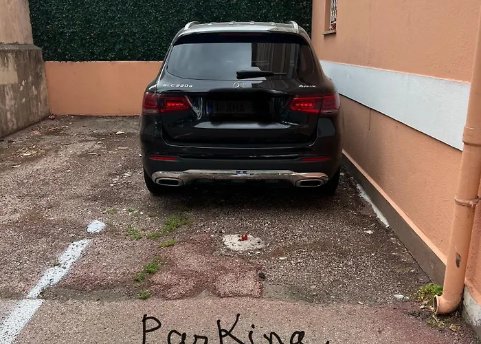 Le Pamela Face A La マントン